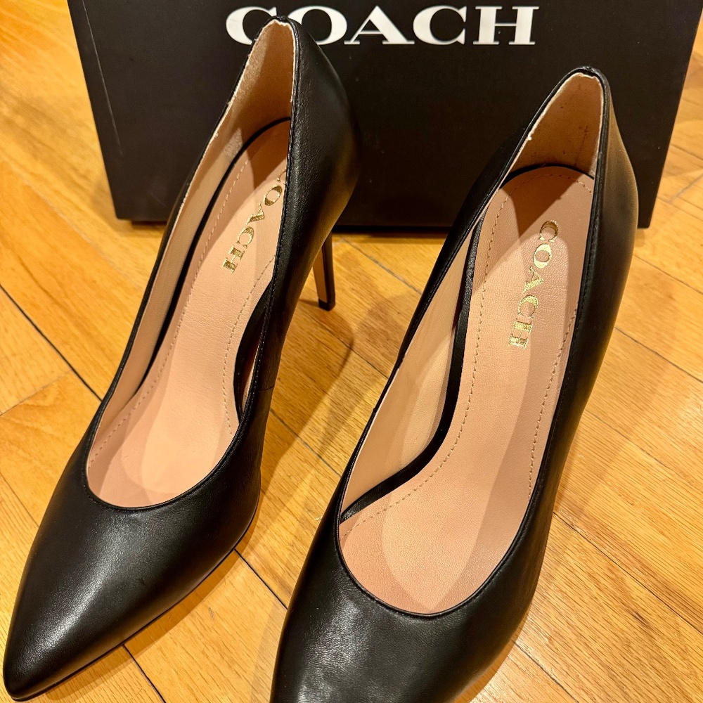 Coach Skyler Pump (never worn, black, size 10)